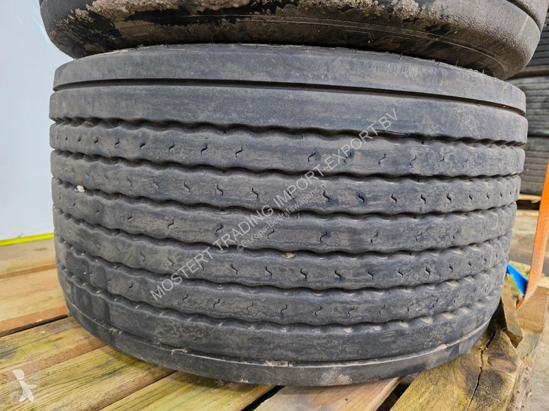 Samochód dostawczy Michelin 445/45 R19.5...