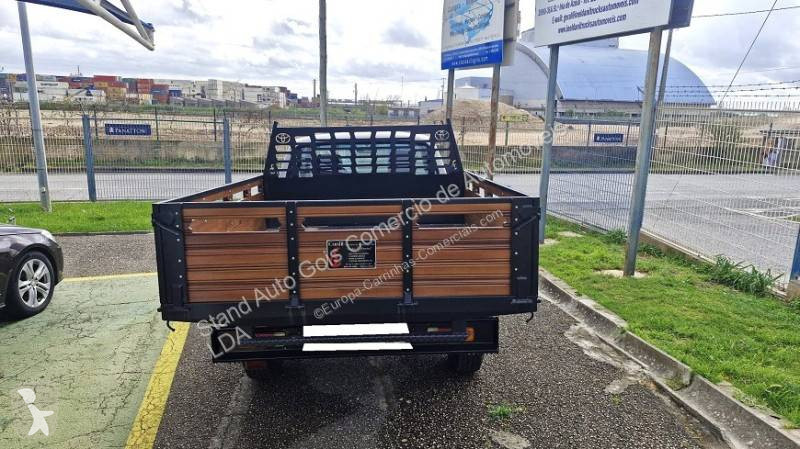 عربة نفعية Toyota