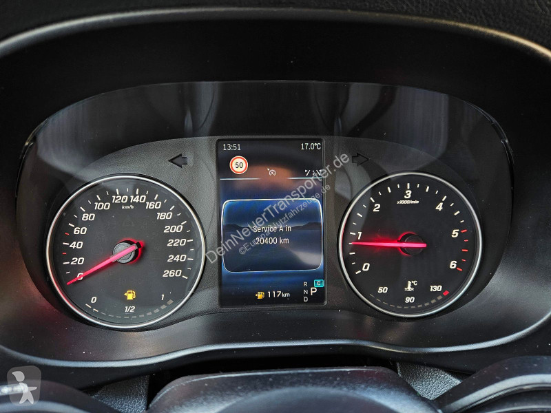 Mercedes Vito...