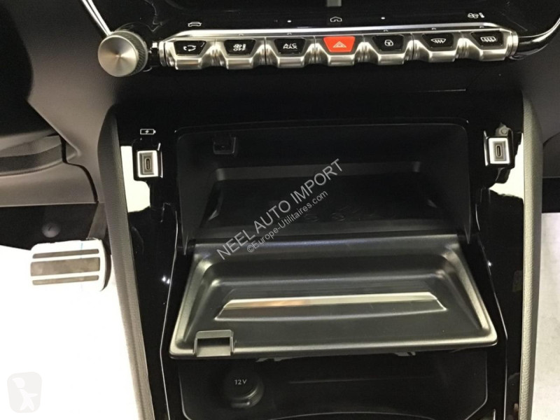 Peugeot 2008 1.2i Hybrid 136CH  BV e-DCS6 GT...