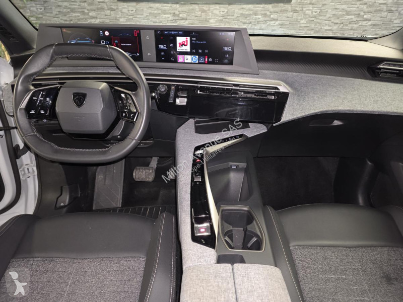 Samochód dostawczy Peugeot 3008 1.2i Hybrid...