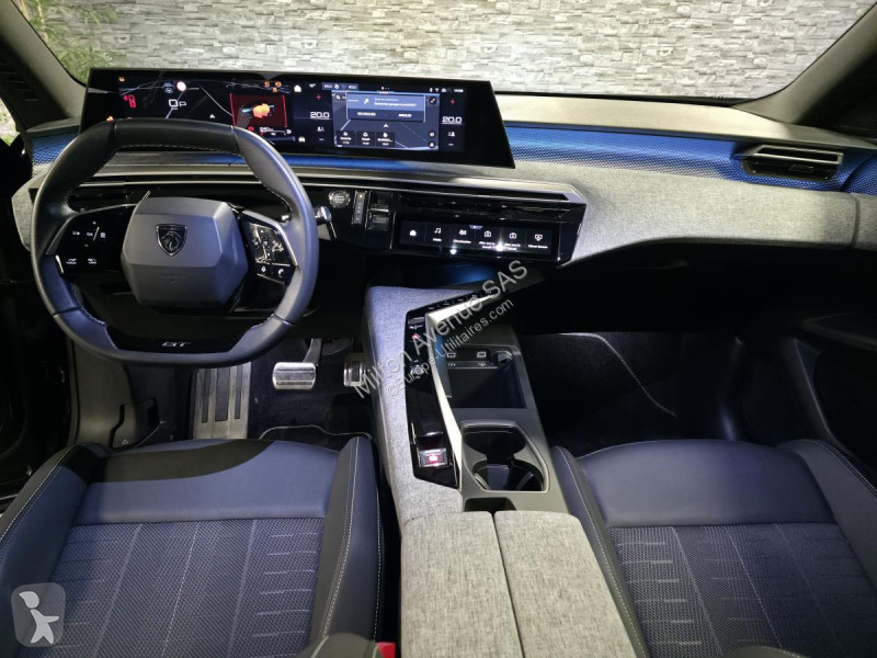 Véhicule utilitaire Peugeot 3008 1.2i Hybrid...