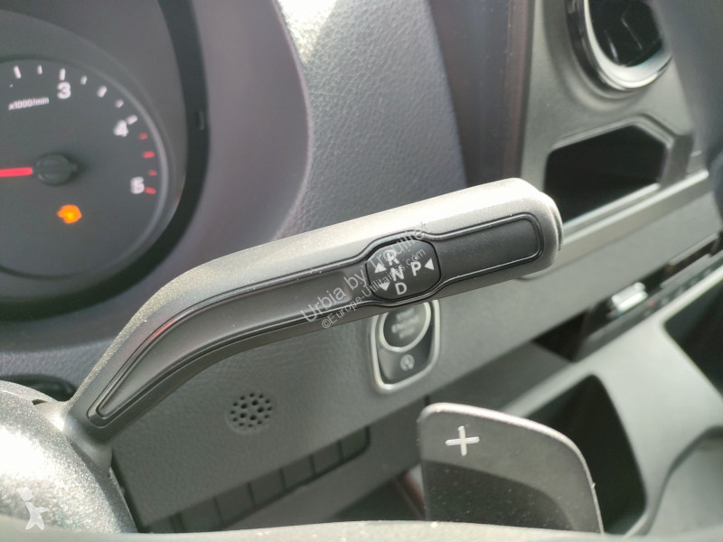 Véhicule utilitaire Mercedes 20M3 FOURGON HAYON...