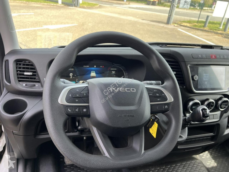 Samochód dostawczy Iveco DAILY 35C16 3L Caisse...