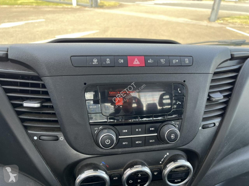 Véhicule utilitaire Iveco DAILY 35C14 Euro6 Benne