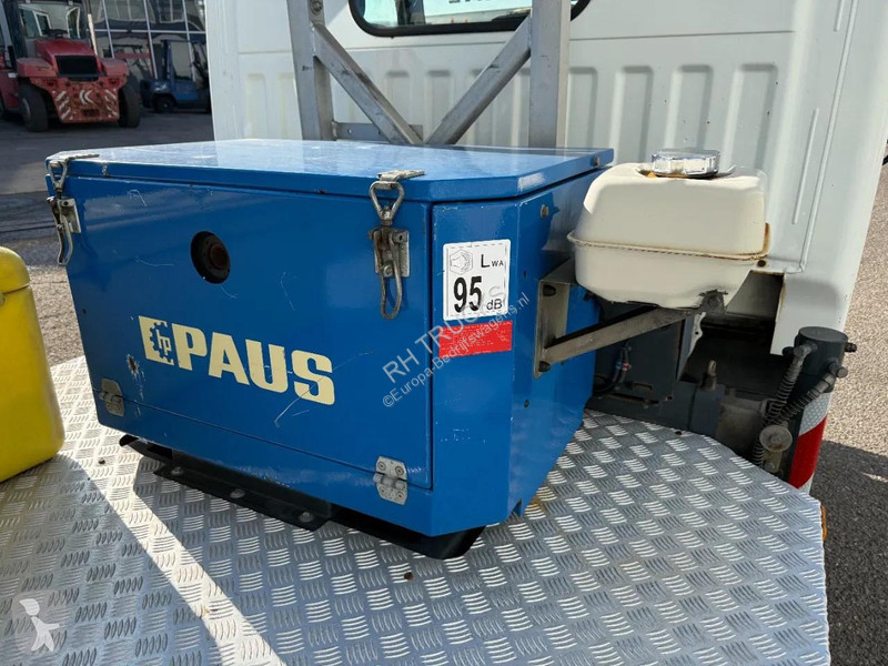 Furgoneta Nissan 35.13 met paus verhuislift 25...