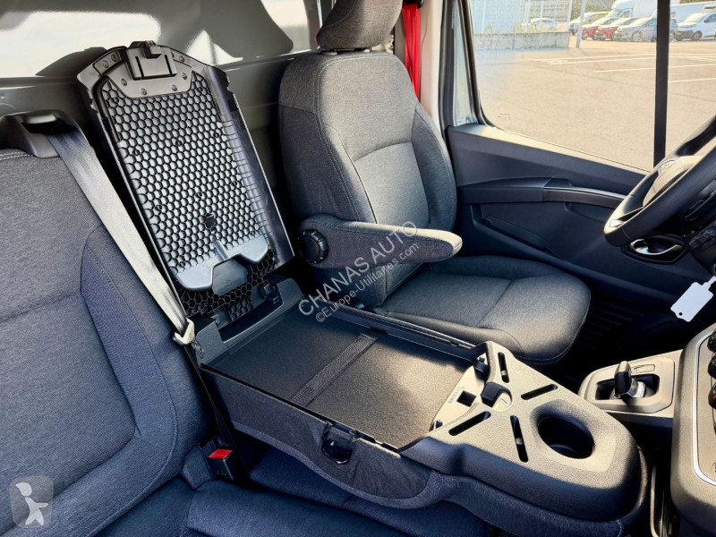 Véhicule utilitaire Renault L2H1 3T DCI 150...