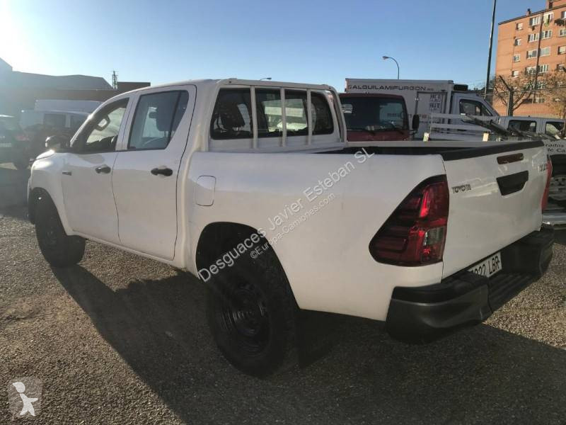 عربة نفعية Toyota