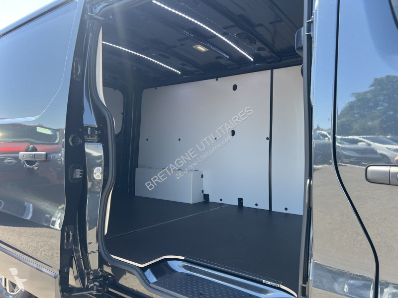 Véhicule utilitaire Renault TRAFIC III FG NEUF:...