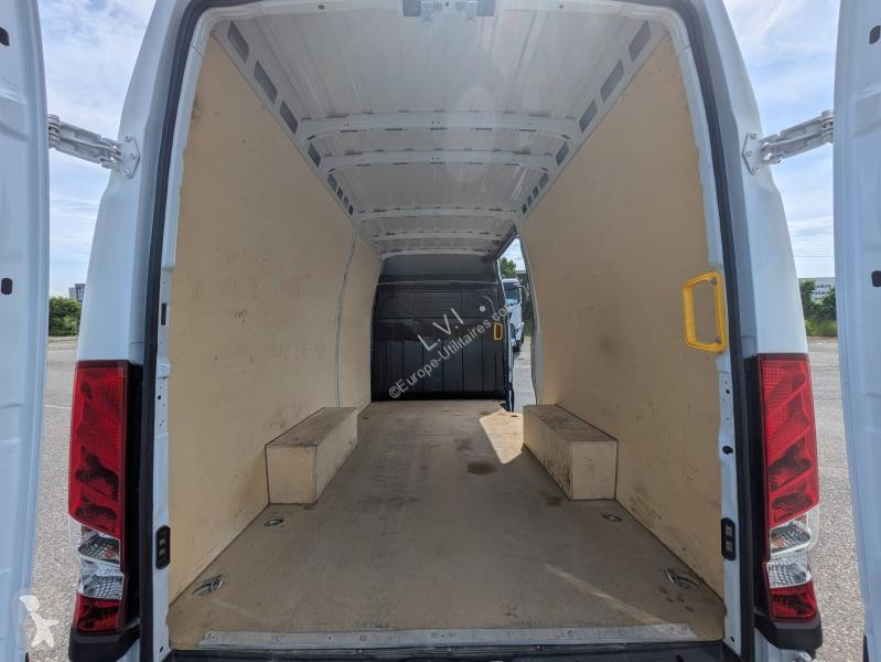 Véhicule utilitaire Iveco 35S Fg 35S14 2.3 V12...