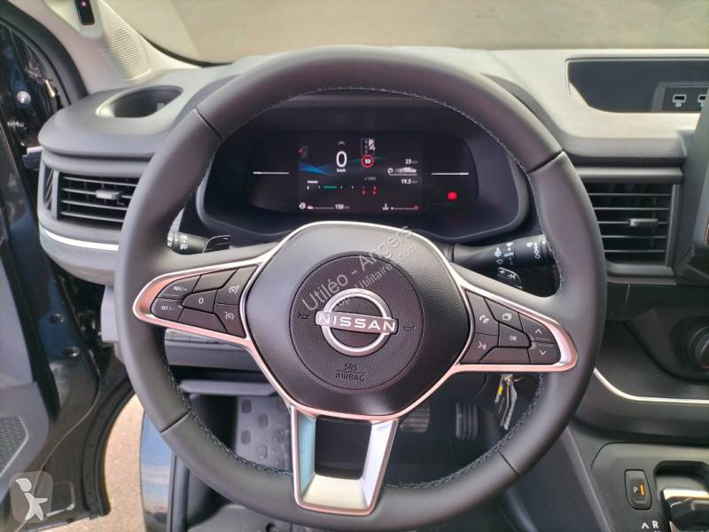عربة نفعية Nissan