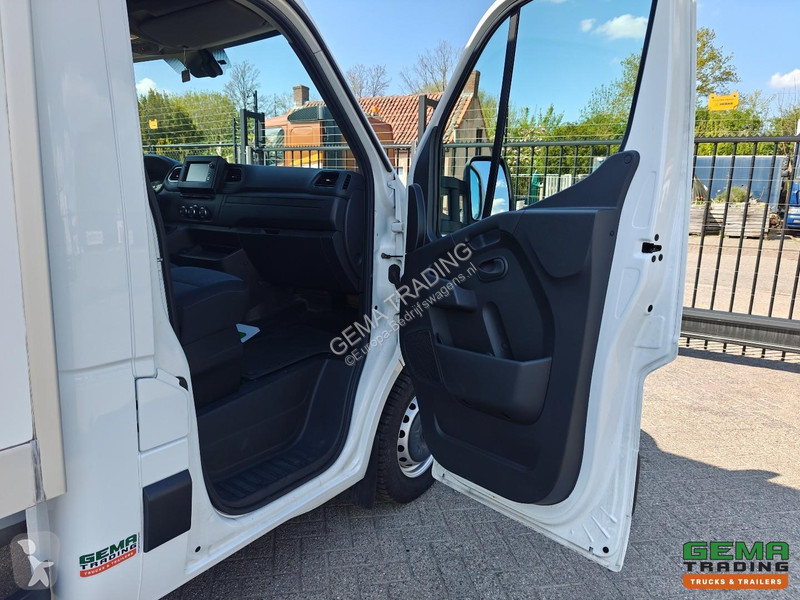Furgoneta Renault 4x2 Day Cab (3 Persons)...