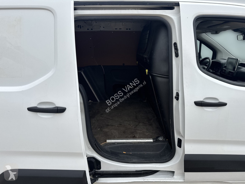 عربة نفعية Toyota 1.2T 110 PK **Benzine** L1...