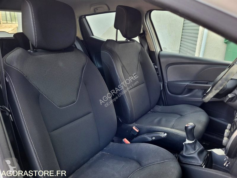 عربة نفعية Renault CLIO