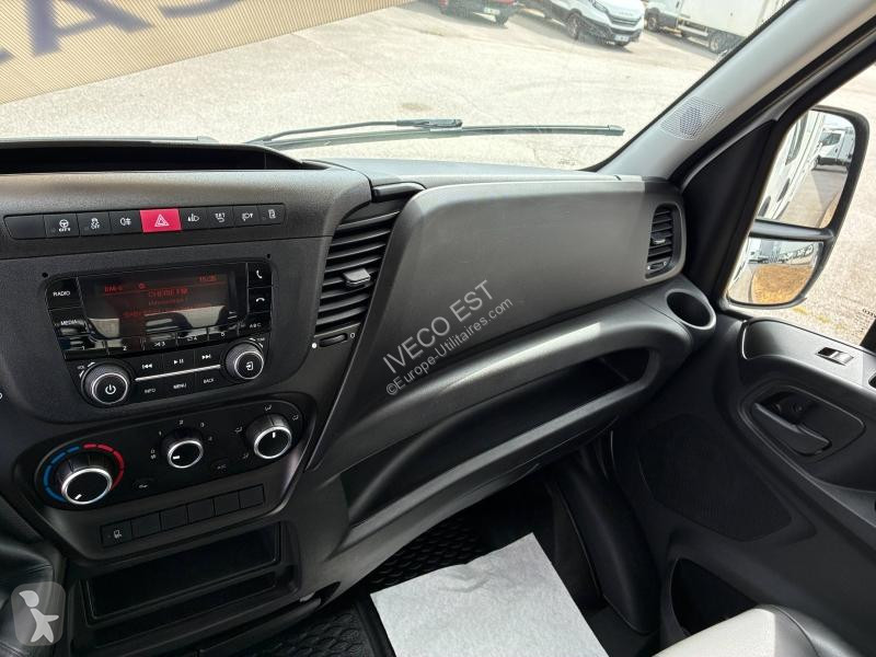 Véhicule utilitaire Iveco CCb 35C16H3.0 D 6 PL...