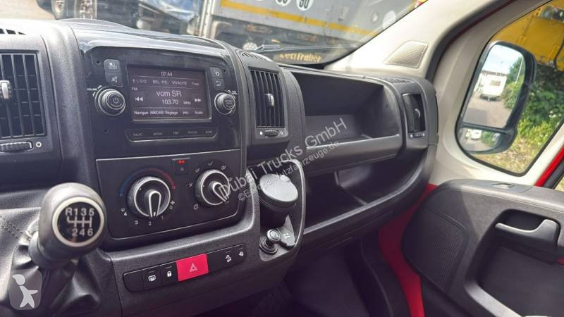 Samochód dostawczy Peugeot