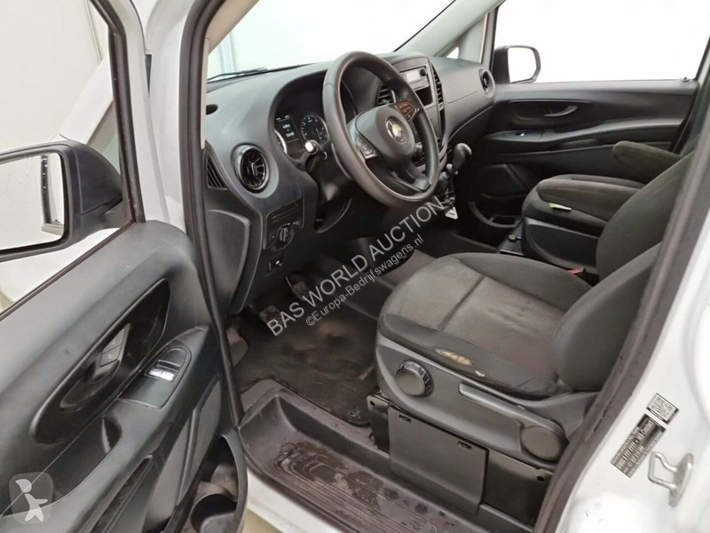Лекотоварен автомобил Mercedes 110 CDI Lang DC...
