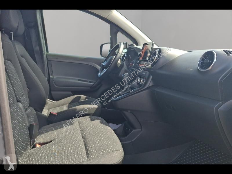 عربة نفعية Mercedes e Long Select