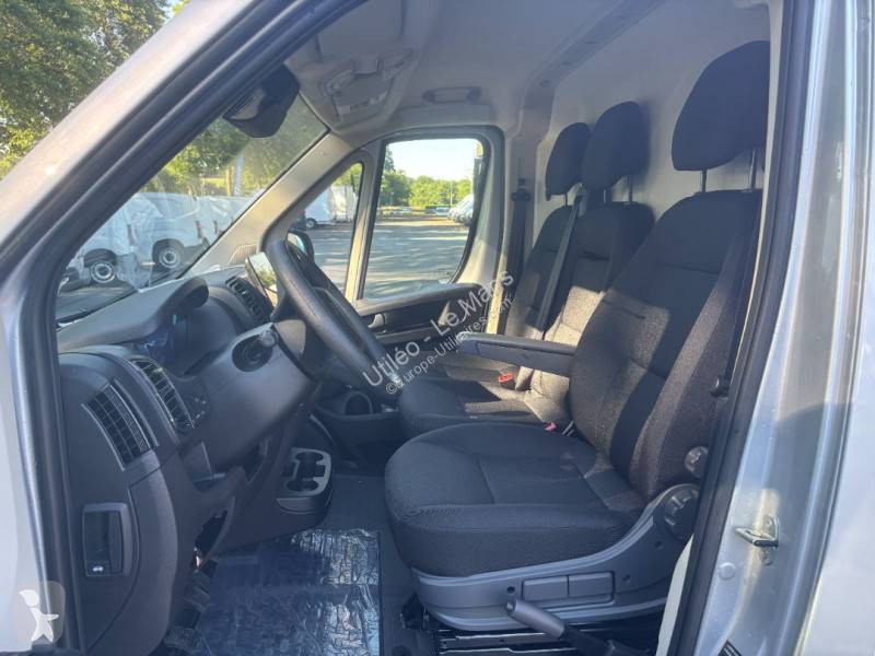 Samochód dostawczy Peugeot