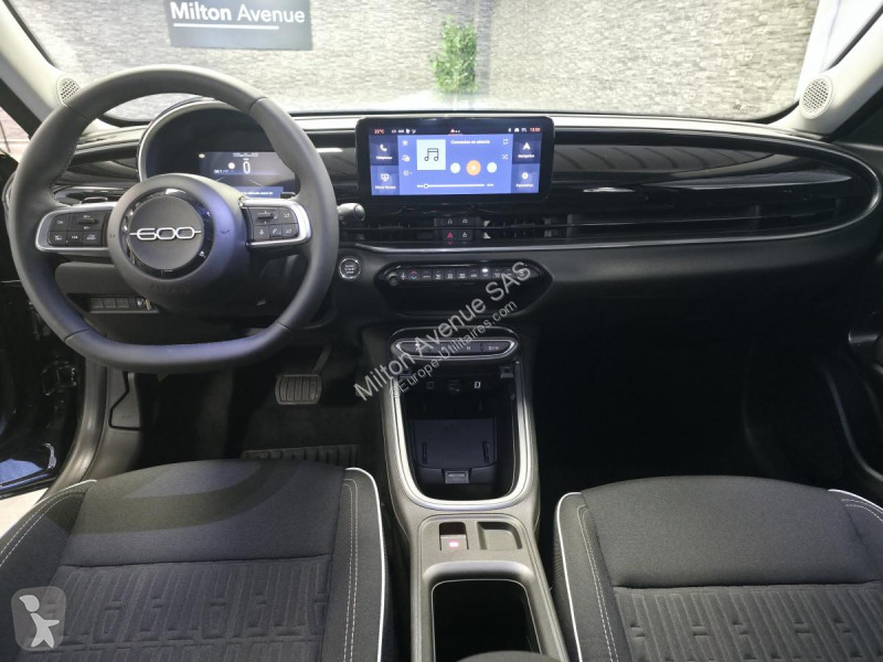 Samochód dostawczy Fiat FIAT 600 1.2 Hybrid -...