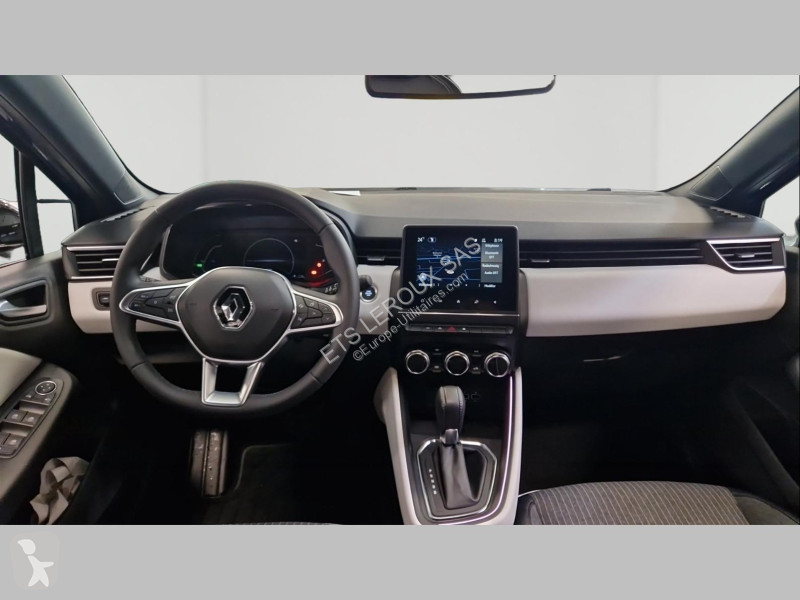 عربة نفعية Renault CLIO V