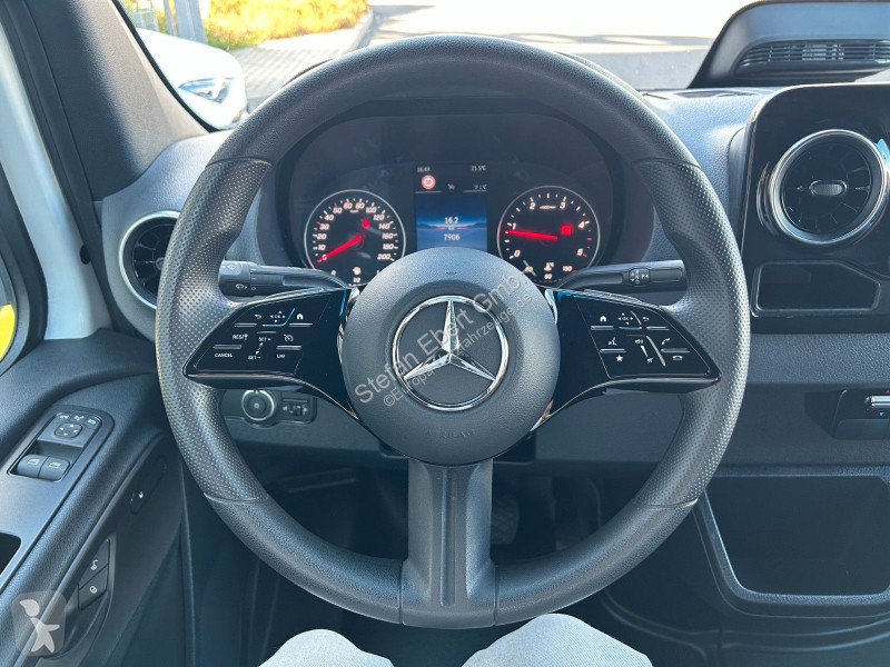 Коммерческий автомобиль Mercedes 317 CDI 9G...