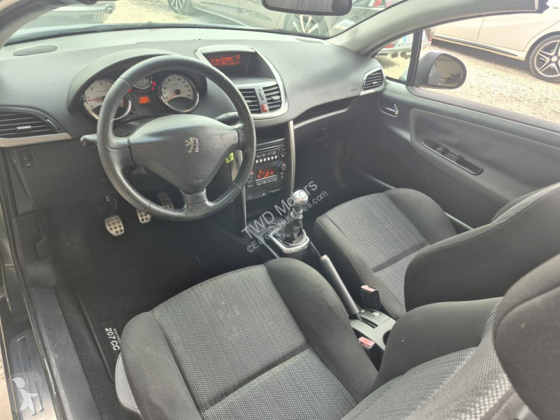 Véhicule utilitaire Peugeot 207 CC 1.6 HDi -...