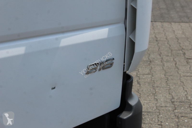 Camion Mercedes 816 Koffer 6,12m Schalter 179 Tkm