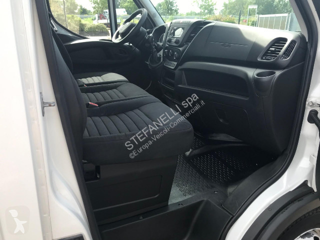 Veicolo commerciale Iveco DAILY 35C16H BOX +...
