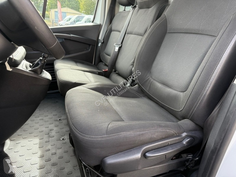 Véhicule utilitaire Renault TRAFIC III FG L2H1...