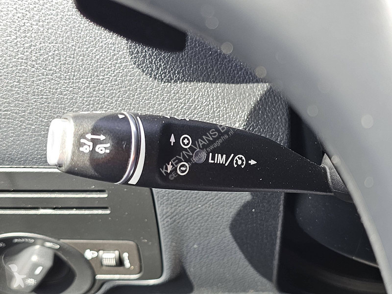 Véhicule utilitaire Mercedes 114 L2 Aut. LED...