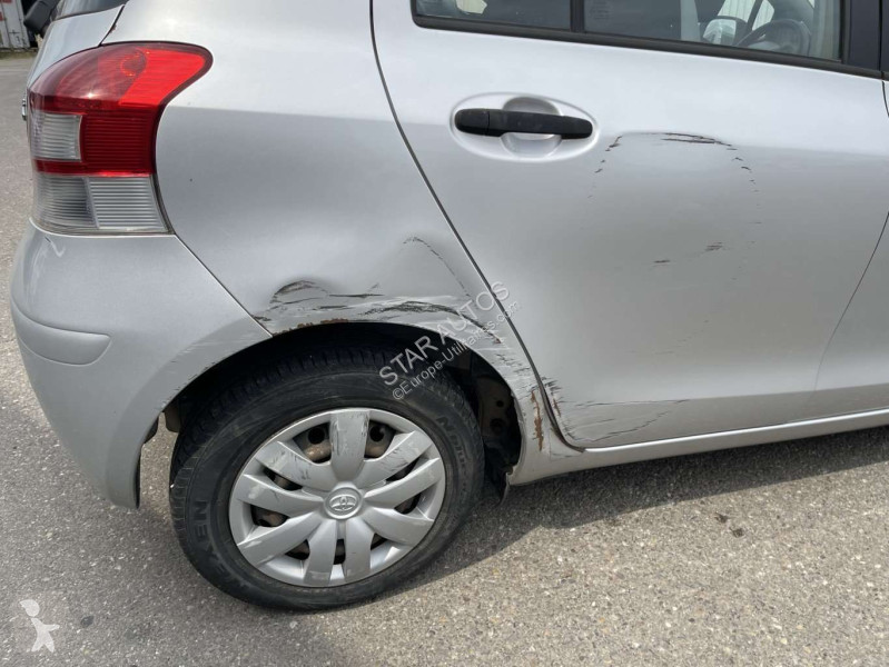 عربة نفعية Toyota