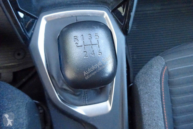 عربة نفعية Peugeot 1,5 HDI 100