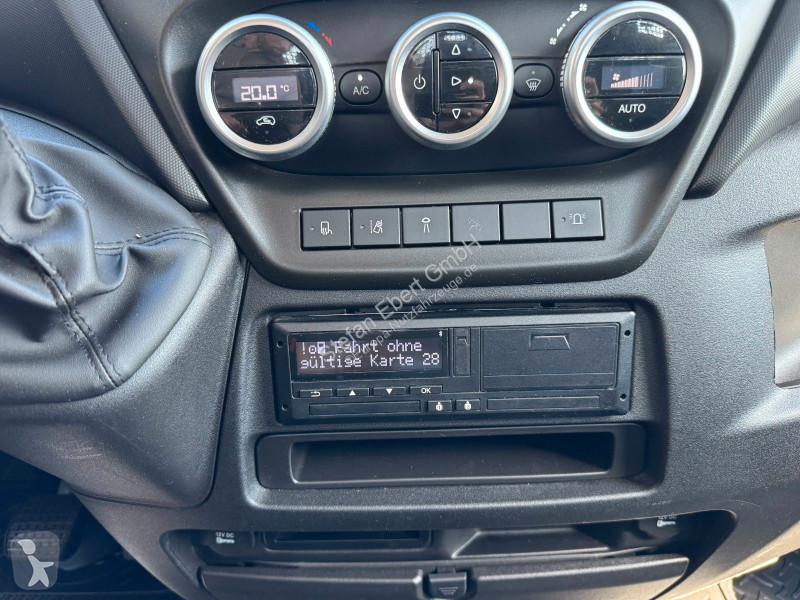 Véhicule utilitaire Iveco 70C18 HA8 3.0L A8...