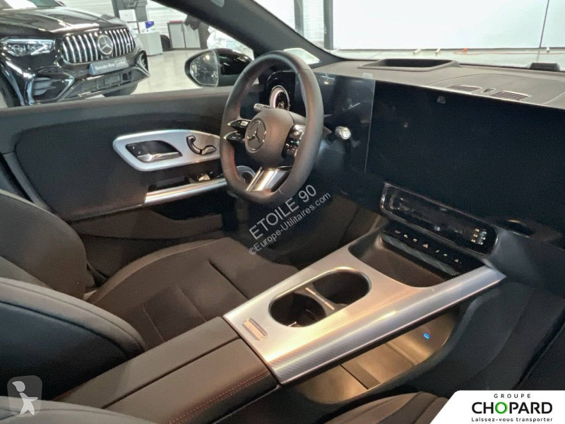 عربة نفعية Mercedes CLA 180 8F-eDCT