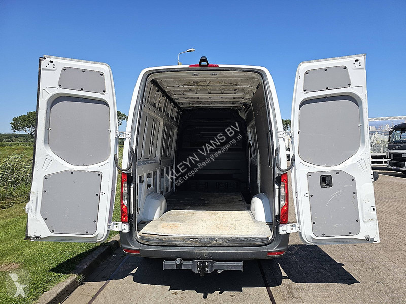 Bedrijfswagen Mercedes 311 L2H2 MBUX10 RWD