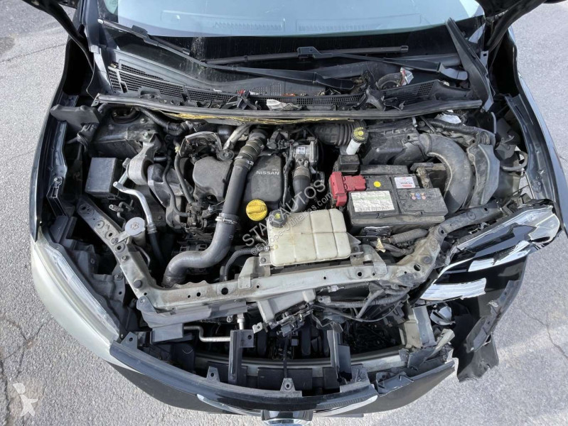عربة نفعية Nissan