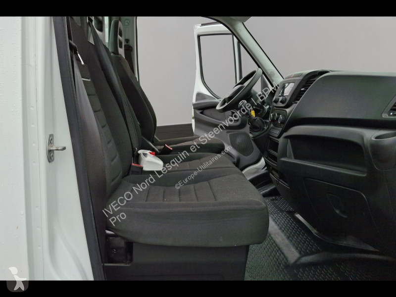 Véhicule utilitaire Iveco CCb 35C16H...