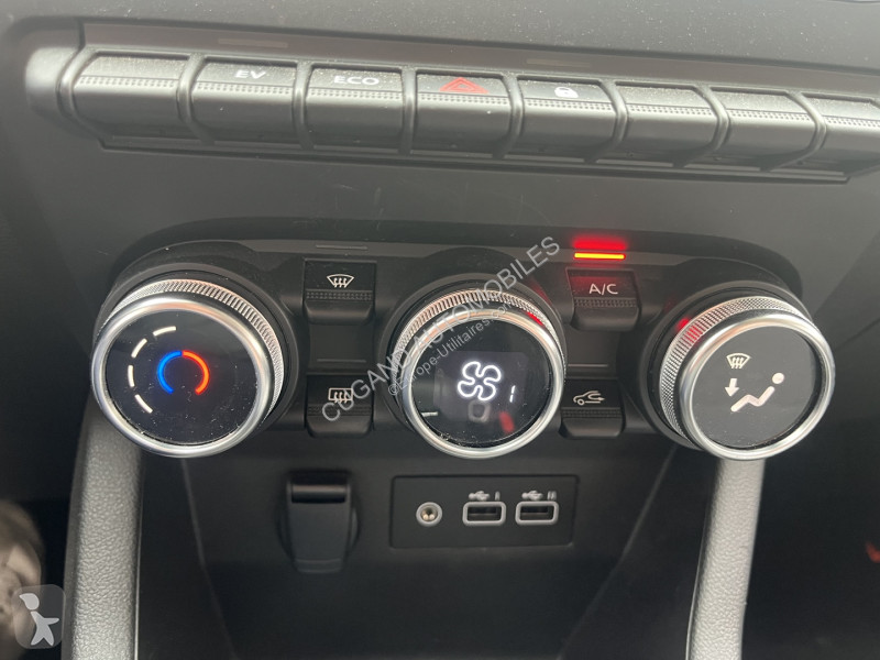 Véhicule utilitaire Renault CLIO V 1.6 E-TECH...