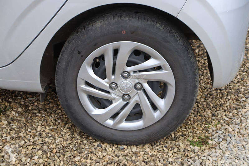 عربة نفعية Hyundai i10