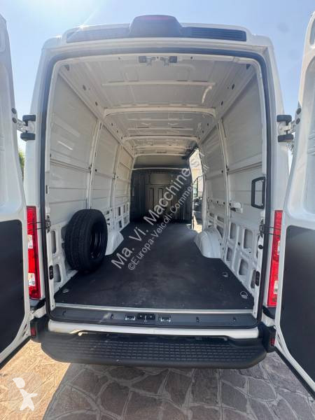 عربة نفعية Iveco