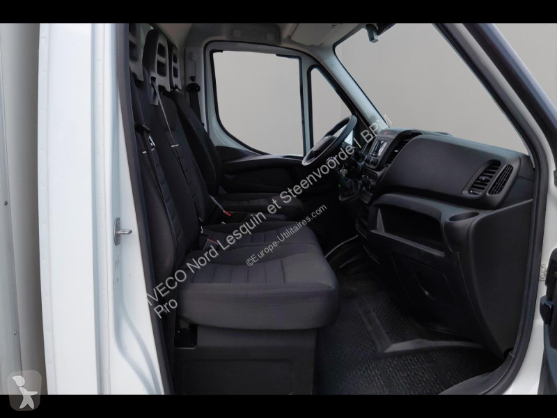 Véhicule utilitaire Iveco CCb 35C16H...