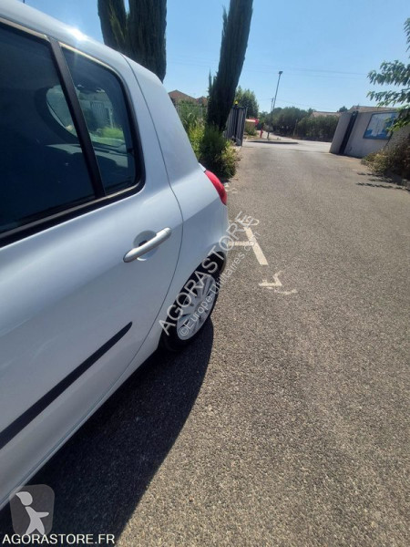 عربة نفعية Renault CLIO
