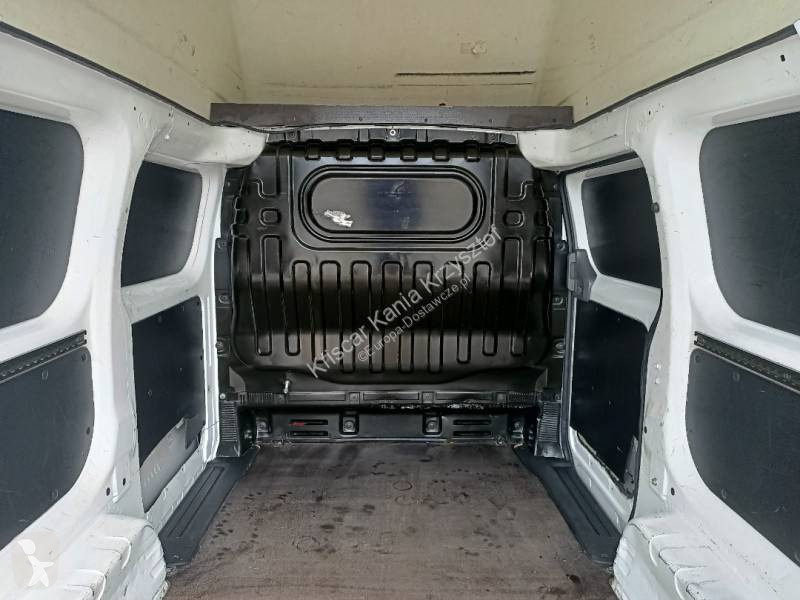 Véhicule utilitaire Nissan