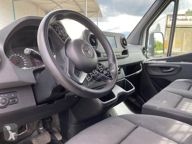 Samochód dostawczy Mercedes