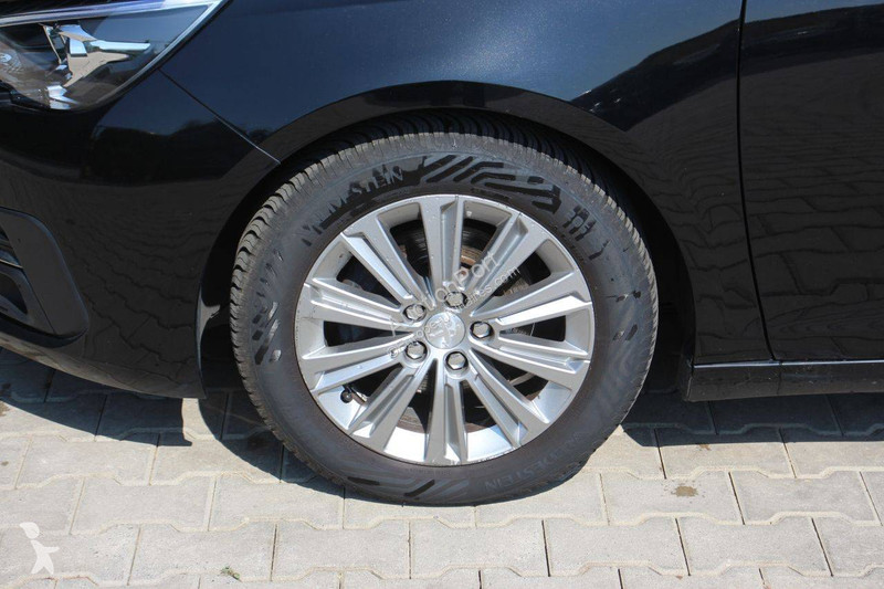 عربة نفعية Peugeot