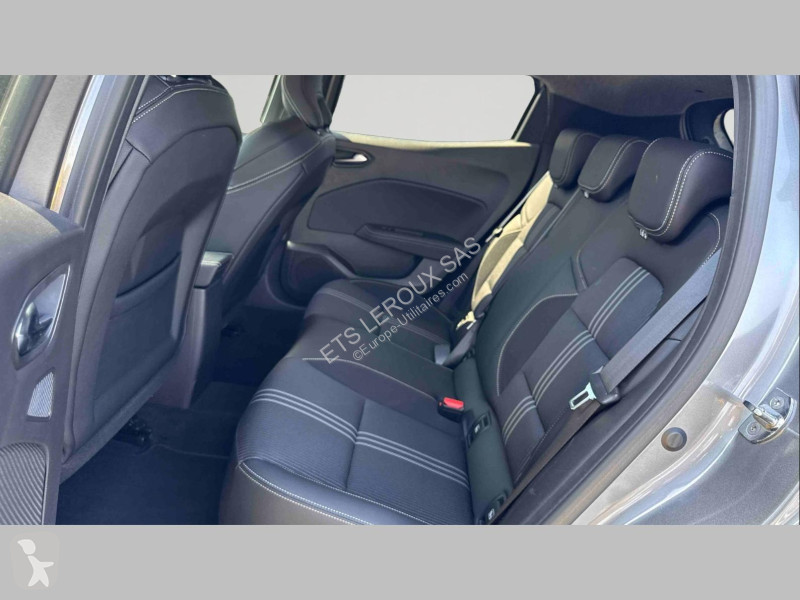 عربة نفعية Renault CLIO V