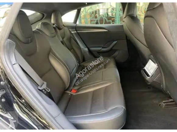 Véhicule utilitaire Tesla MODEL S