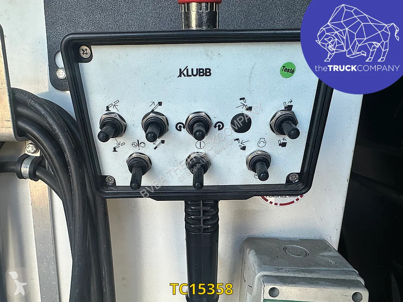 Véhicule utilitaire Renault 145.35 klubb