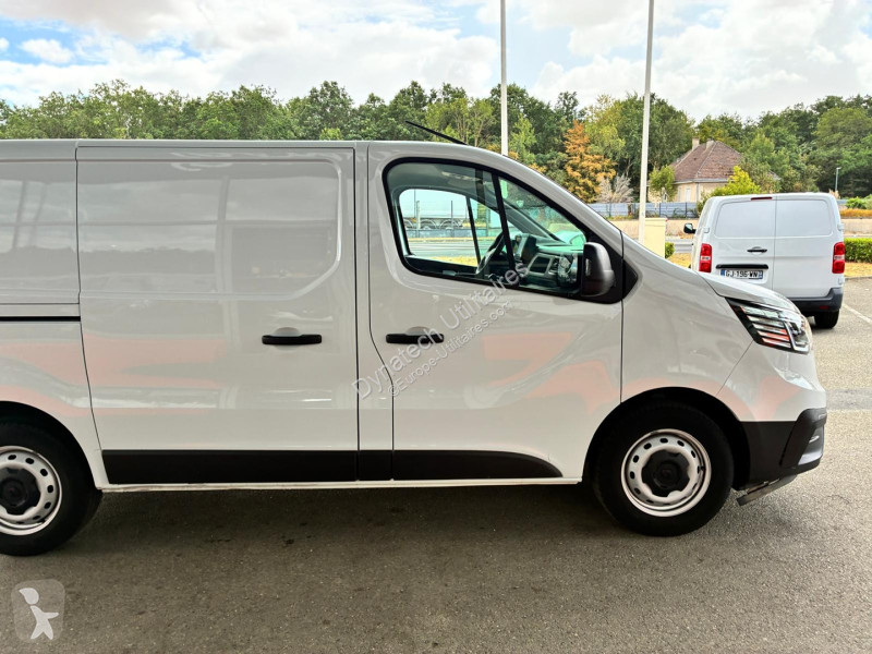 Véhicule utilitaire Renault TRAFIC III FG L2H1...